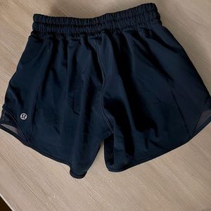 Hotty Hot Low-Rise Lined Short 4" True Navy Great condition rarely worn size 2